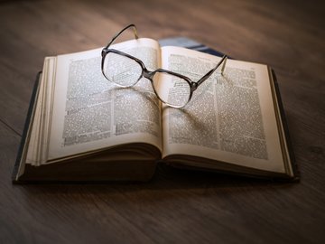 /uploads/attachment/strana/243/glasses-gdbada47e2_1920.jpg